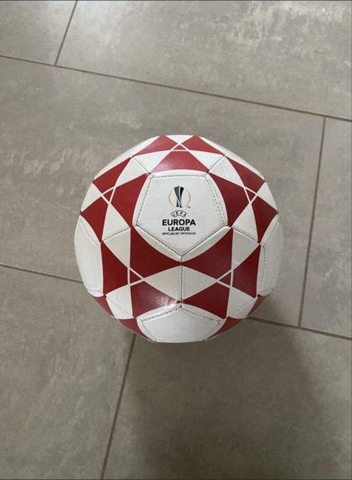 Piłka nożna UEFA r.4 Nowa