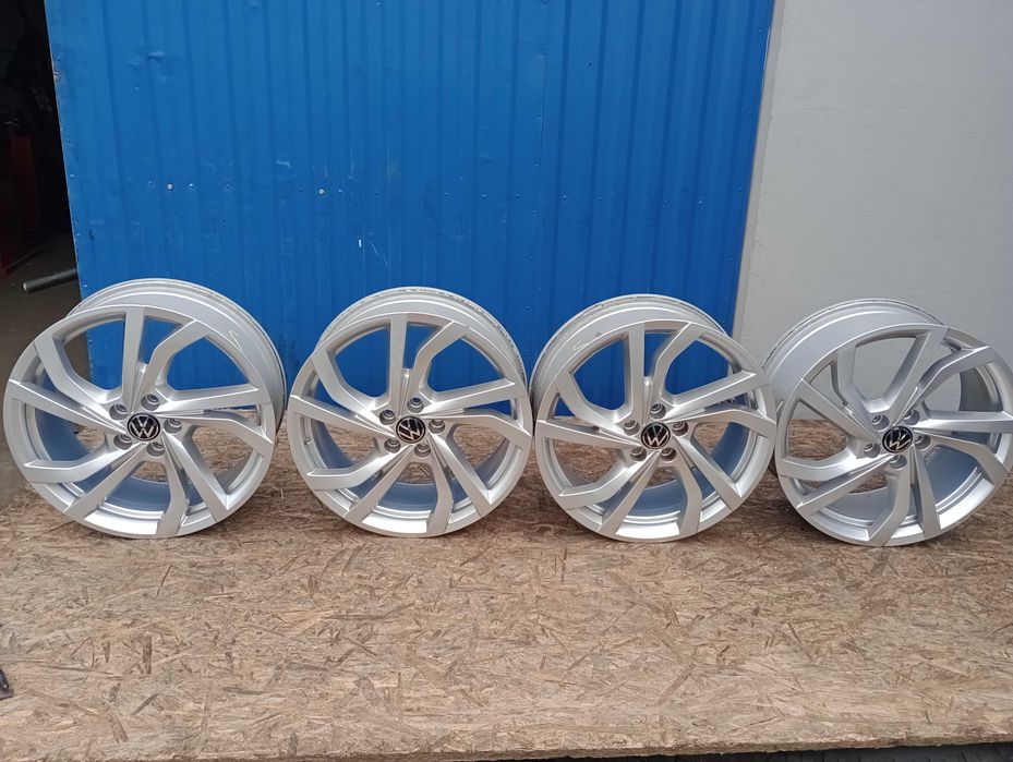 Felgi Aluminiowe 5x100 R17 ET51 VW POLO
