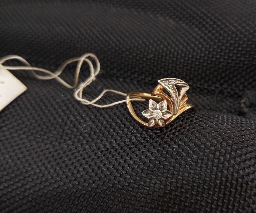 Продам комплект кольцо и серёжки с бриллиантами