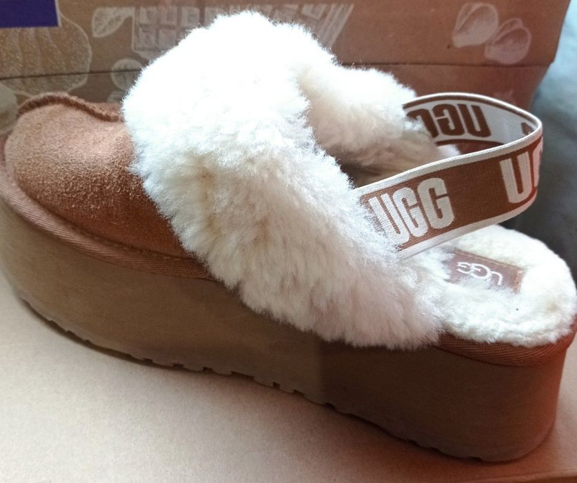 Продам угги  новые, оригинал