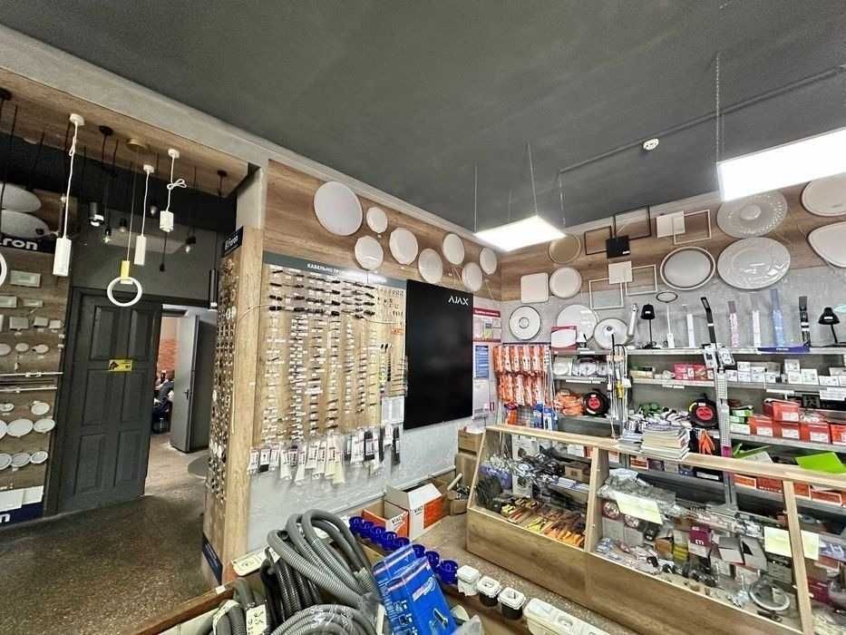 Продам комерцiйне примiщення(фасад) по вул.Любецька 40 А