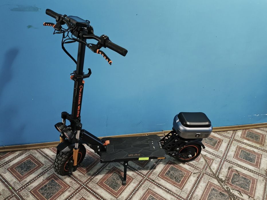 Електросамокат Cruzzer M5 Pro все в описі