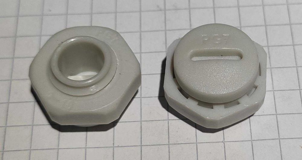 Заглушка пластикова PG7