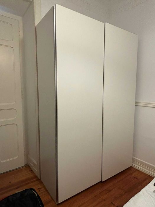 Roupeiro IKEA com portas de correr – bom estado