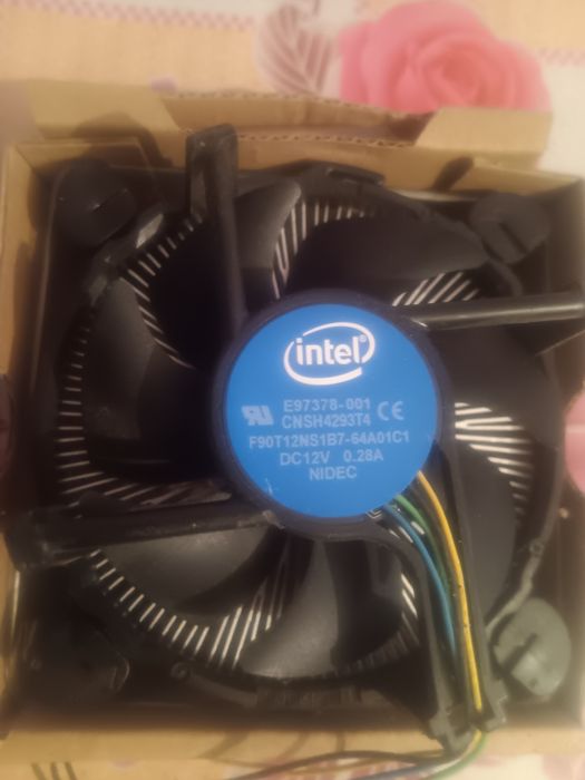 Кулер на процессор.Intel.