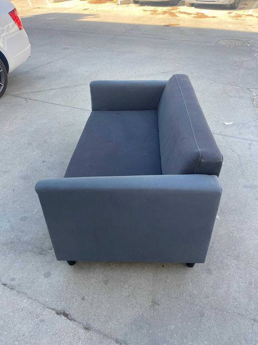 2 sofas de 2 lugares