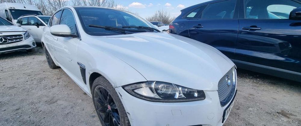 Jaguar XF 2015r, 2.0 Benzyna. Lekko przetarty bok. Jeździ.