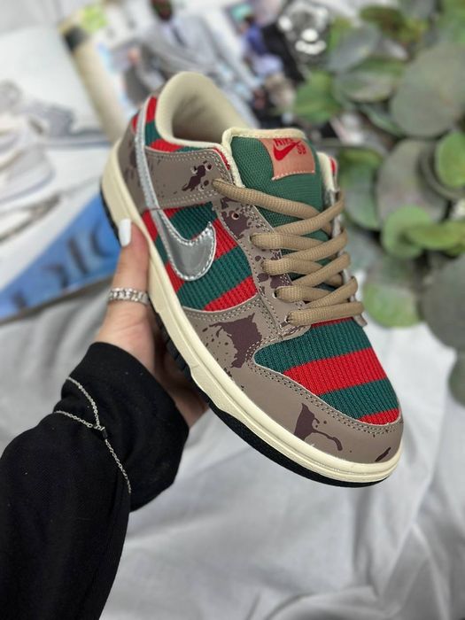 Nike SB Dunk Low Fraddy Krueger