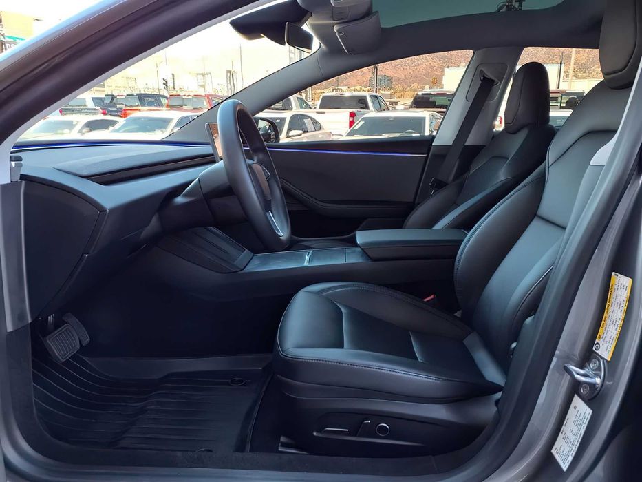 Tesla Model 3      2025