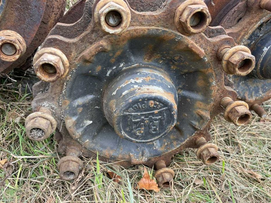 Вісі та ресори до напівпричипів