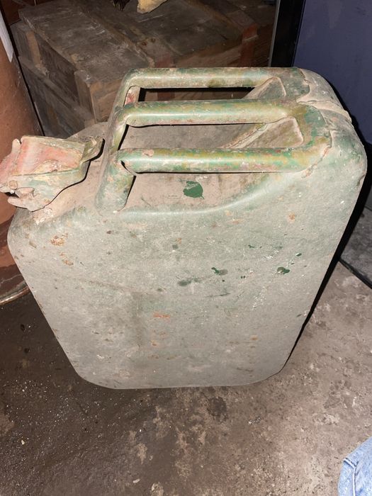 Продам канистры 20 л