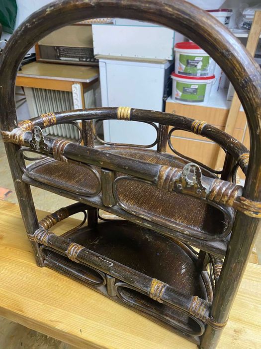 Półka rattanowa retro.