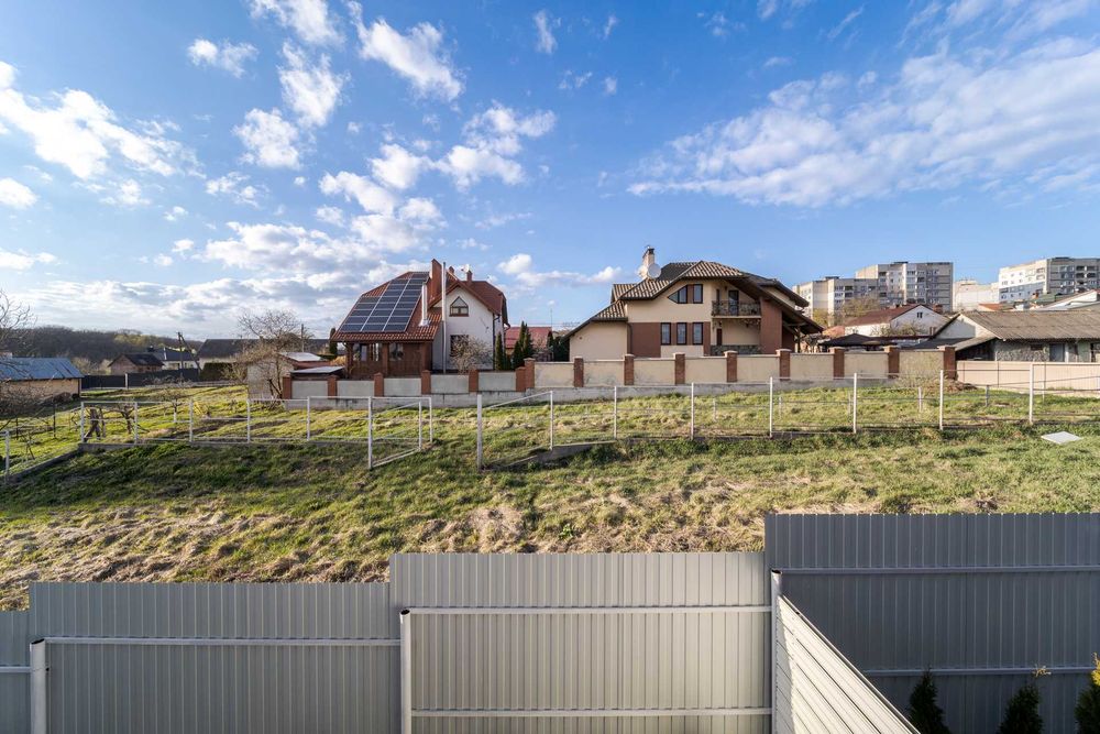 Продаж просторого котеджу, Сихівський район