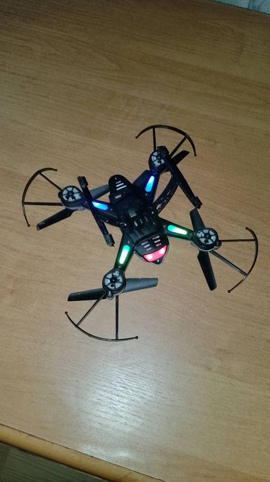 Dron na części bez pilota