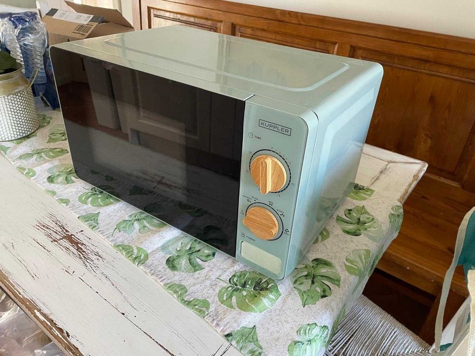 Vendo micro-ondas de 700W e 20L em perfeito estado
