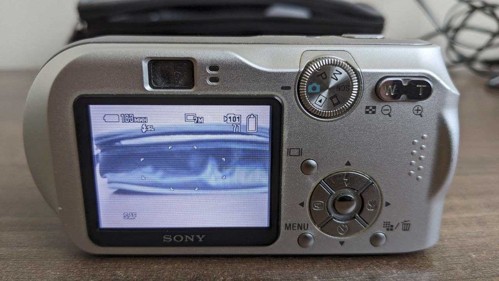 Фотоапарат Sony Cyber-shot DSC-P200