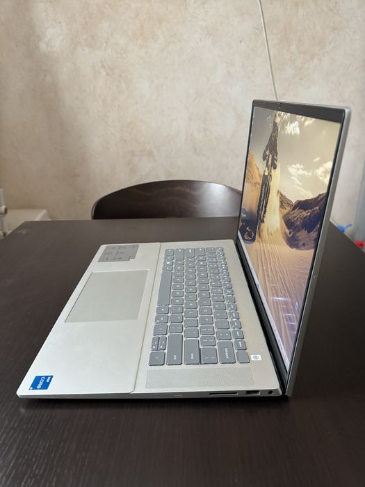 Dell inspiron 16 5620/ i5-1235U/ 8GB/ 512GB SSD/ Гарний стан