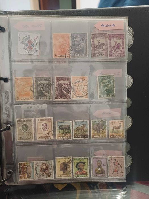 7 Álbuns Classificadores e mais  de 1000 Selos Mundiais + centenas de Repetidos (Misturas)
