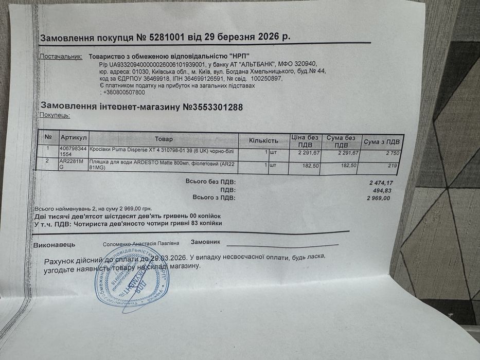 Кросівки жіночі