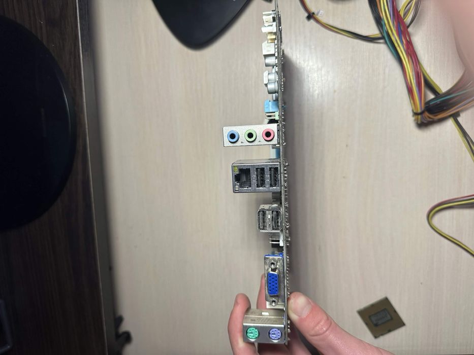 Материнская плата Gigabyte GA-H61M-DS2 (LGA 1155)