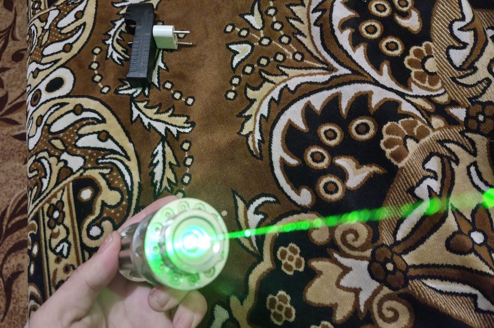 Лазерная указка RESTEQ