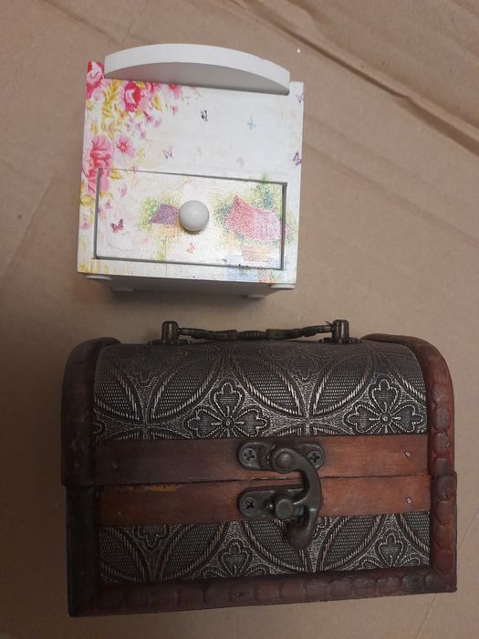 Деревянные шкатулки 2шт