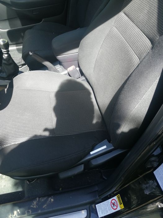 Sprzedam fotele toyota avensis t t25