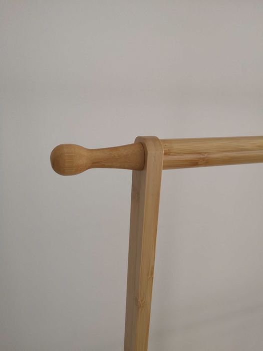 Bambusowy stojak na ubrania dla dzieci z dwoma biegunami