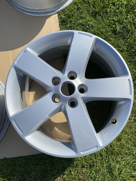 Felgi  aluminiowe  17  5x108  ET 55 Ford Volvo