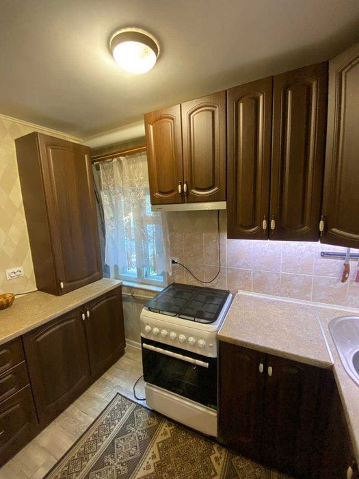 Велика, простора,3к -В хорошому районі з суперовим ремонтом, поверх ок
