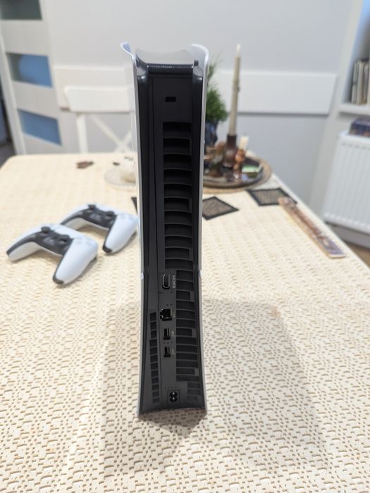 PlayStation 5 Slim Digital + 2 pady – idealny stan, gwarancja