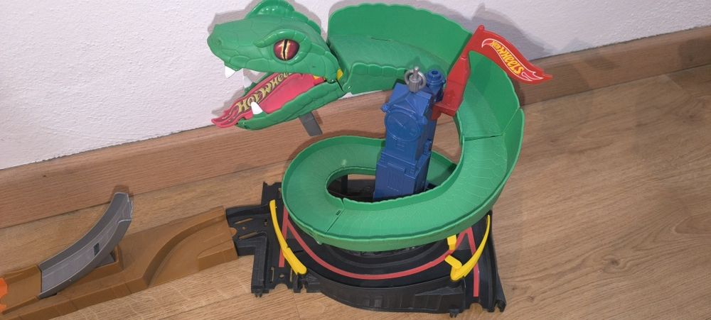 Pista Hot Wheels Cobra