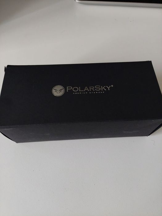Okulary słoneczne sportowe.