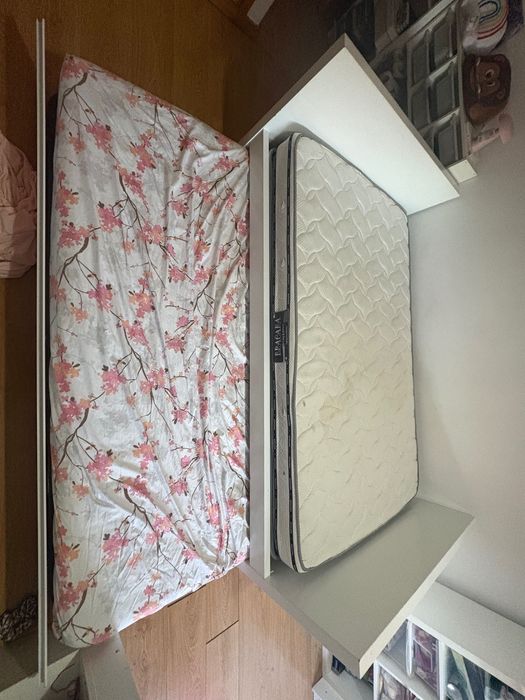 Cama casal com colchão 150€ e cama dupla com colchão de cima