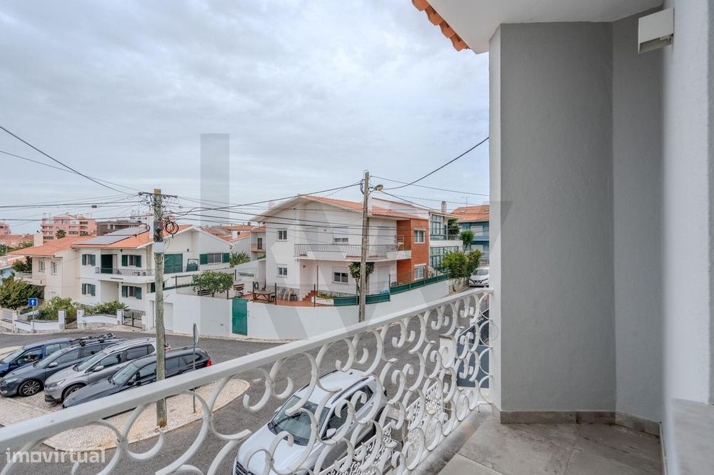 Moradia T3 Remodelada com Jardim, Terraço e Garagem em São Domingos de