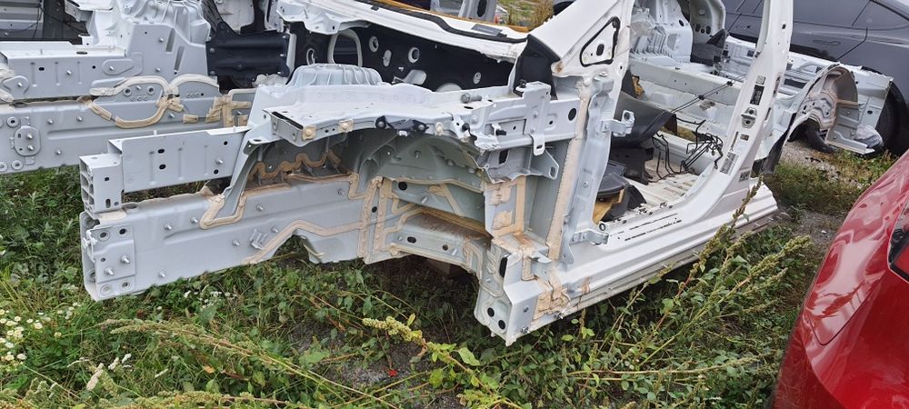 Передні четверті mercedes EQS