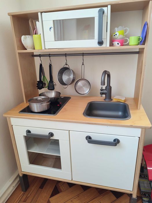 Cozinha Ikea infantil com acessórios