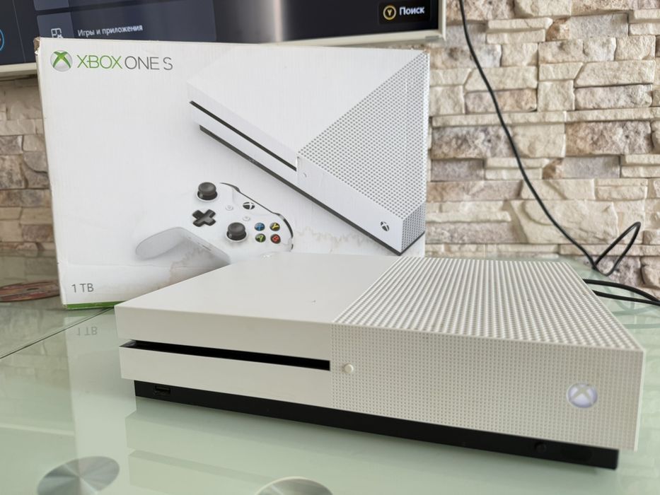 Xbox one S 1 TB.