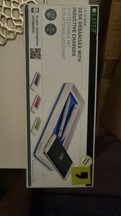 Piórnik z ładowarką indukcyjną