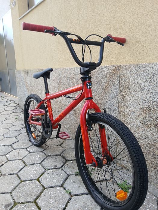 Bicicleta BMX Vermelha