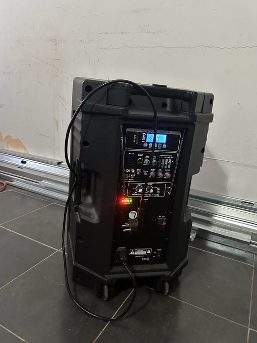 Coluna amplificada com bateria carregavel