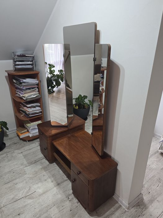 Toaletka z lustrem