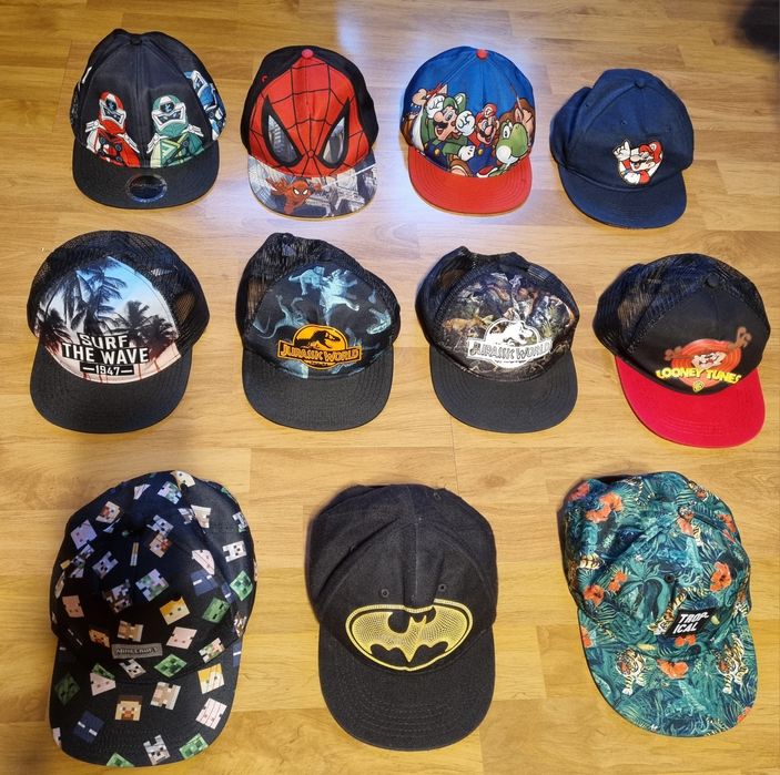 Czapki z daszkiem dziecięce h&m, sinsay, reserved