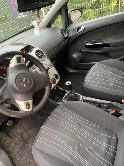 Coraa D 1.4 benzyna  5drzwi