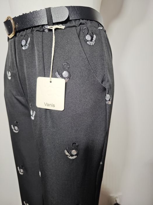 Nowe spodnie czarne haft new collection roz L-xxl