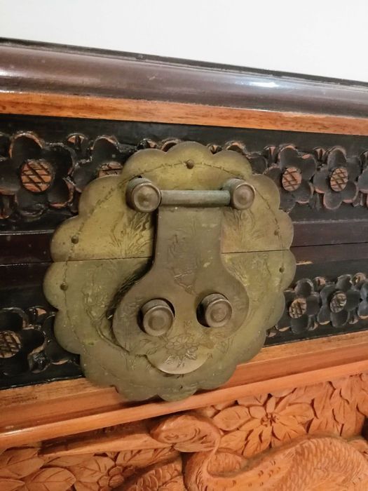 Baú Muito Raro Antigo em dois Tons de Madeira - BAIXA DE PREÇO 90€