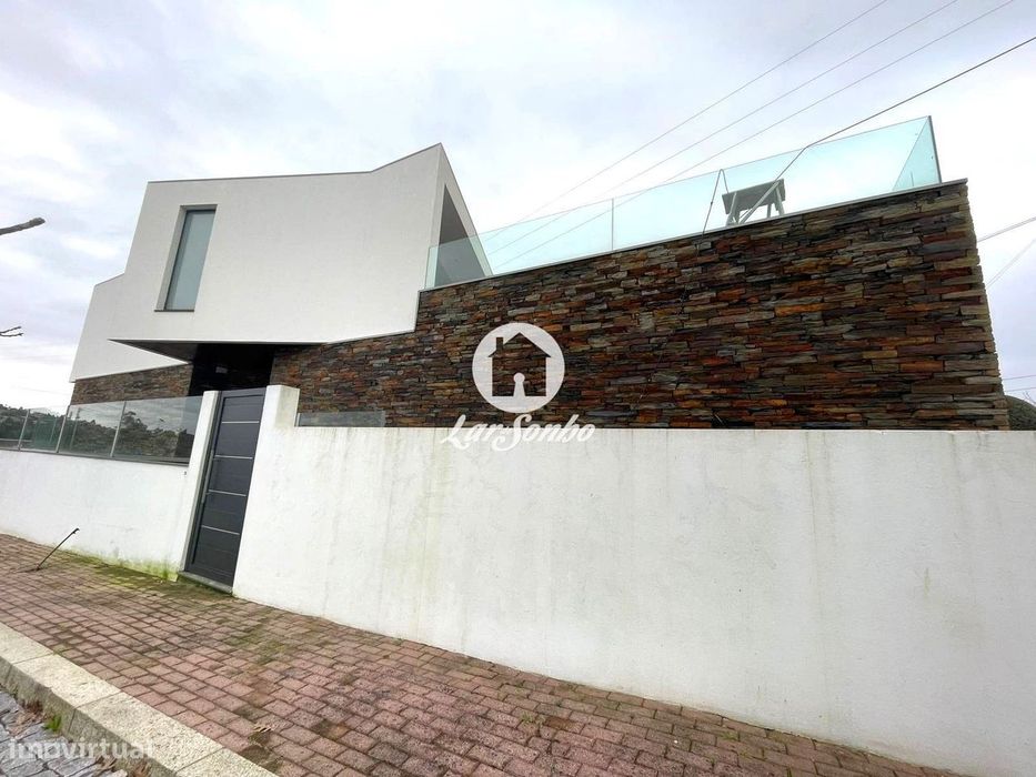Moradia de Luxo, Individual com piscina em Barcelos