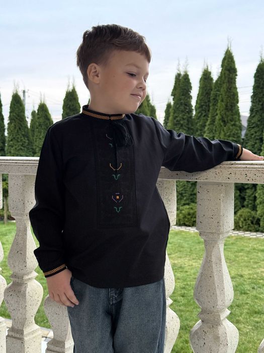 Вишиванка для хлопчика за борщівськими мотивами