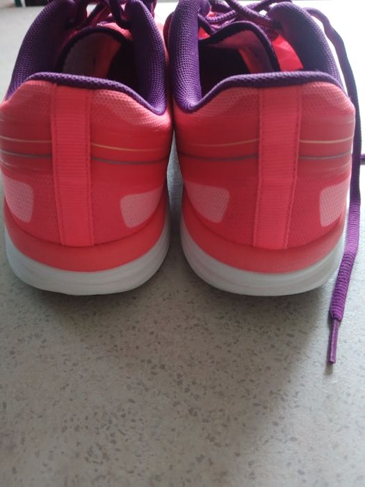 Продам кроссовки