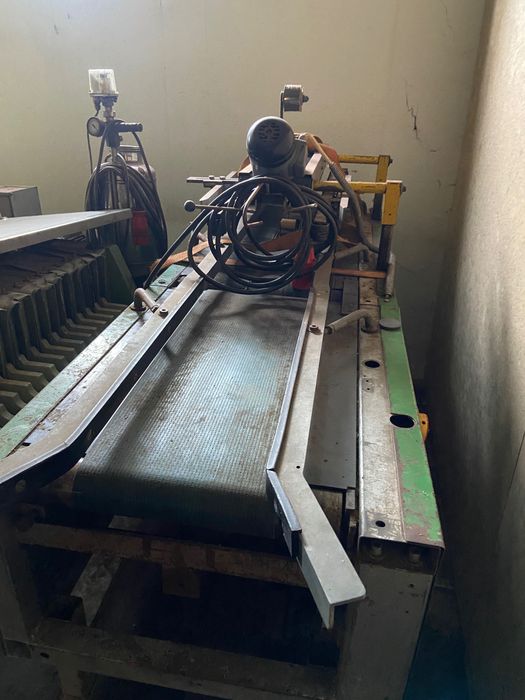 Máquina de colar cartões